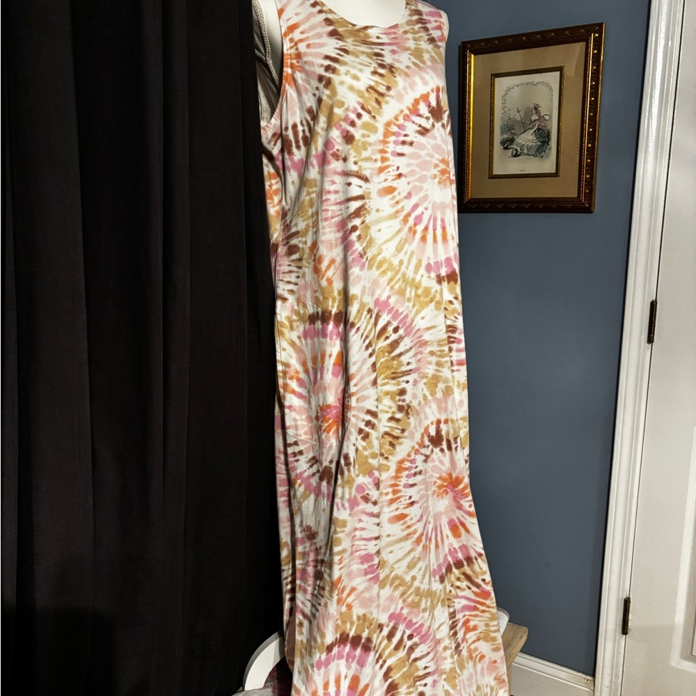 Lands End Tie-Dye Sleeveless Dress
beach wear and/or swim suit cover up.
